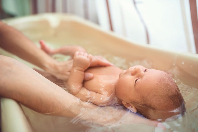 Cách chăm sóc trẻ bị viêm phổi tại nhà giúp trẻ mau khỏi