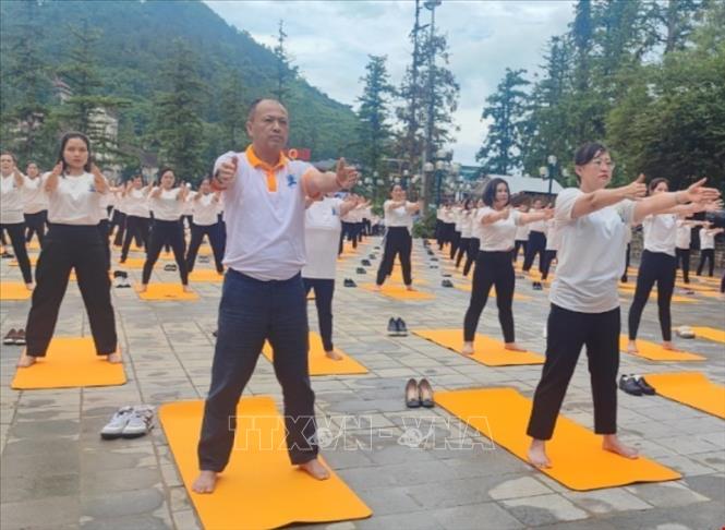 500 người đồng diễn nhân ngày Quốc tế Yoga lần thứ 10 tại Sa Pa ...