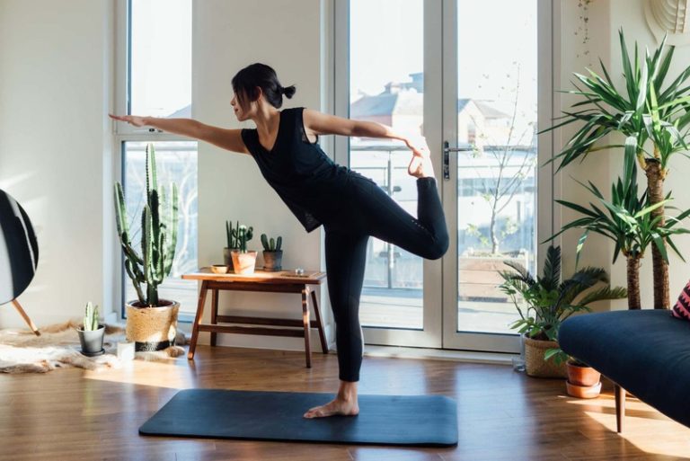 Bài tập yoga giúp duy trì vóc dáng cho người bận rộn - Nhà thuốc ...